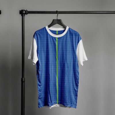 Mockup Camisa Tradicional-Masculina-Manga Curta-com Cabide-Modelo 003