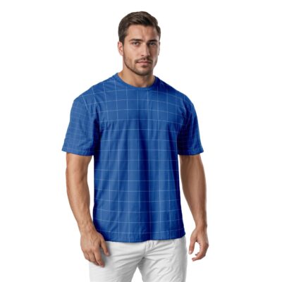 Mockup Camisa Tradicional-Masculina-Manga Curta-com Pessoa-Modelo 001