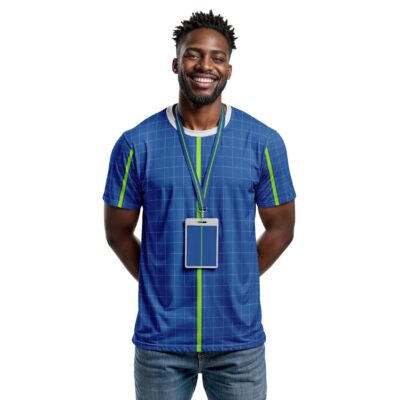 Mockup Camisa Tradicional-Masculina-Manga Curta-com Pessoa-Modelo 021